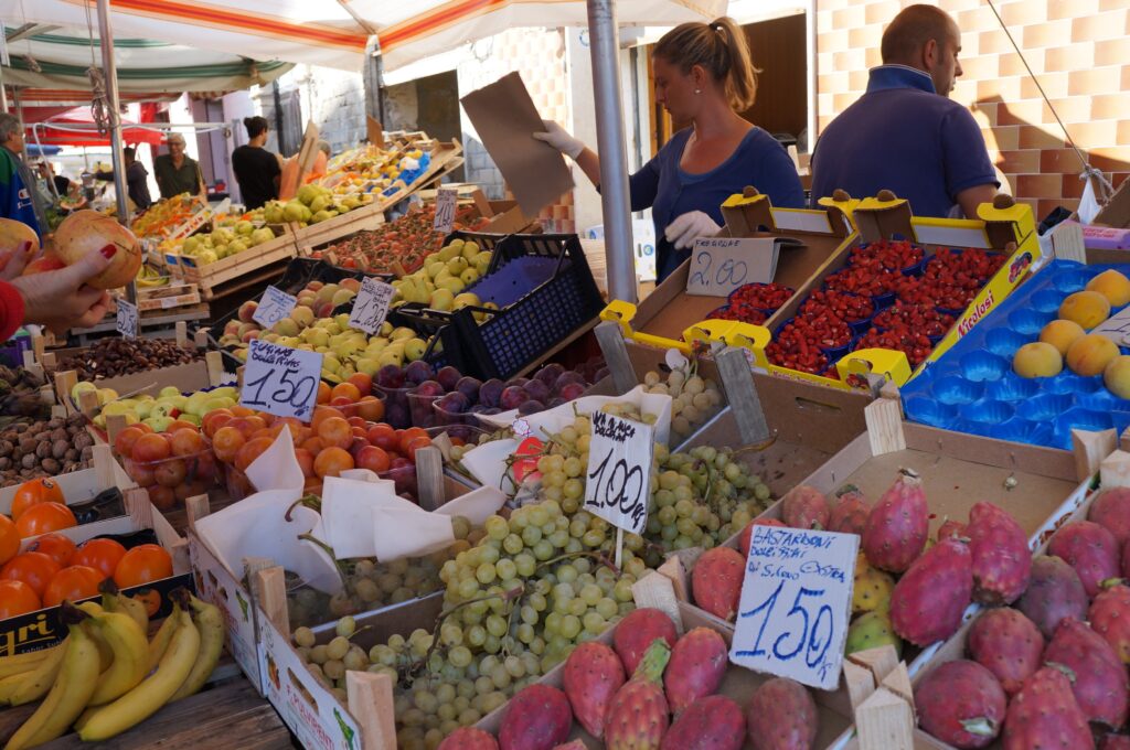食の宝庫シチリア　元修道院アグリツーリズモと「世界遺産」エトナ山とシラクーサを堪能するイタリア旅行