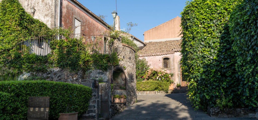 シチリア・元修道院のアグリツーリズモ＆エトナ山・タオルミーナリゾート