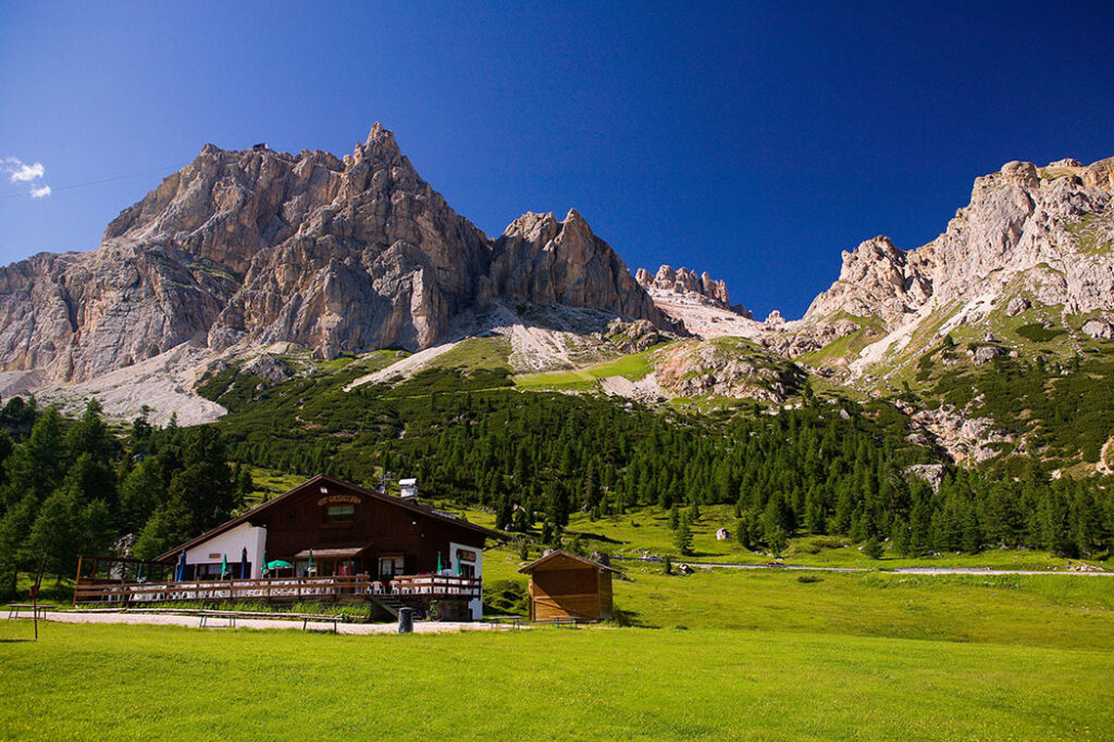 世界遺産ドロミテ・コルティナ・ダンペッツォ～ボルツァーノ横断の旅